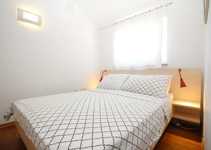 Apartment With Parking Space Baska, Krk - 24227 *